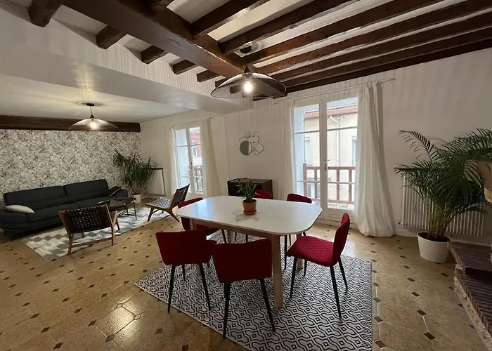 Spacieuse Maison De Avec Garage Prive Ferme