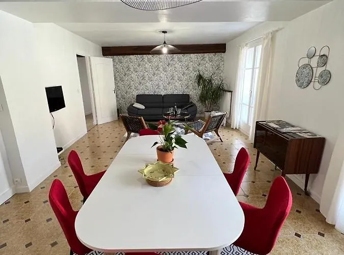 Spacieuse Maison De Avec Garage Prive Ferme * Ay-Champagne